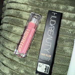 Huda Beauty lip gloss
